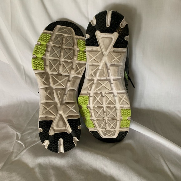 Nike Training Tennis Shoes Size 7Y - Picture 5 of 5